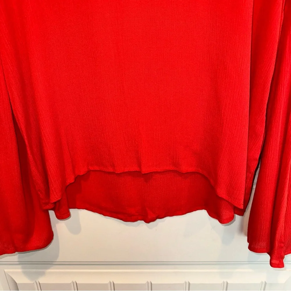 Entero Blouse with crocheted accents